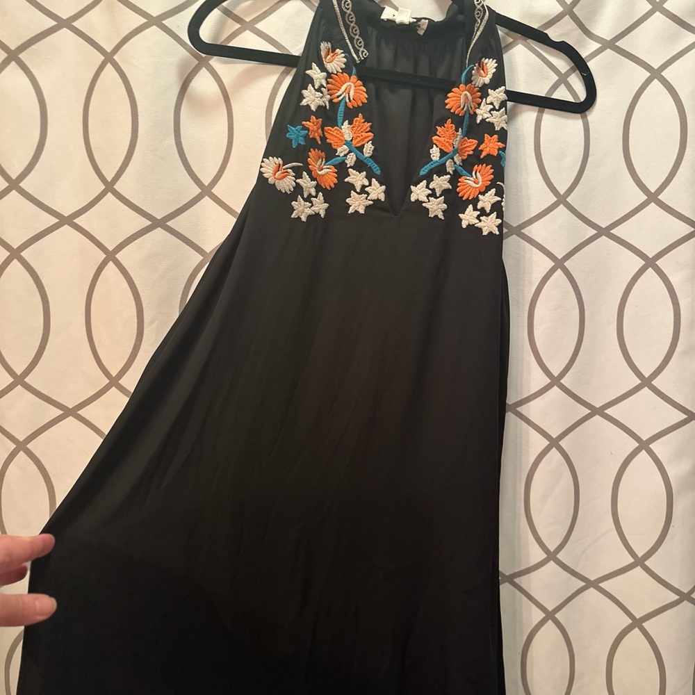New with tags!  Cute summer dress!    Great detail.  Very flattering